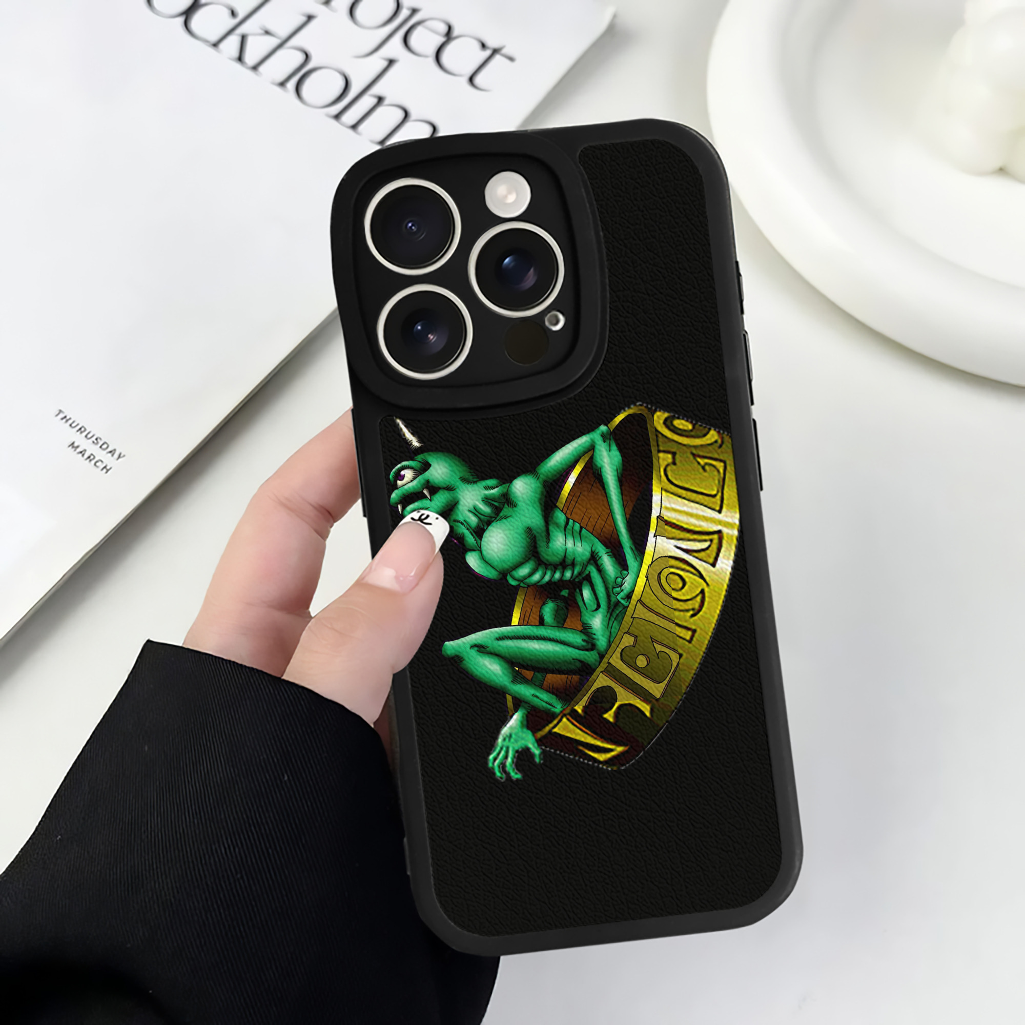 （画像用） 遊☆戯☆王 Yu-Gi-Oh! 【iPhone 16シリーズ対応】シリコンスマホケース（レザー調） 材質：シリコン